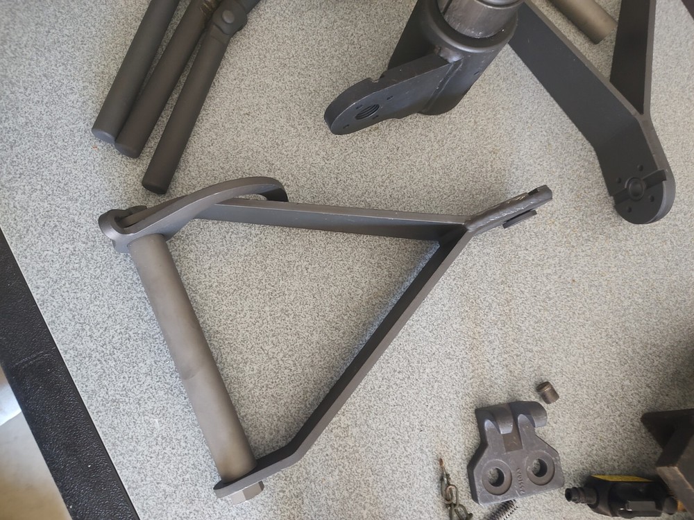 A Frame Universal Pintel Adapter black refurbished Missing Teeth