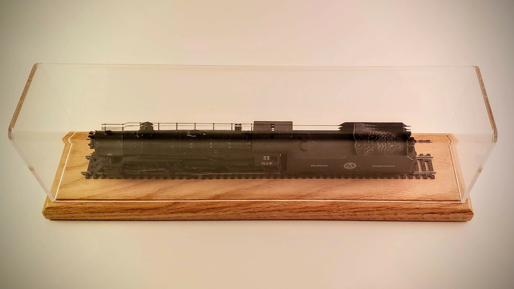 18" O Scale Model Train Display Case, Oak Base