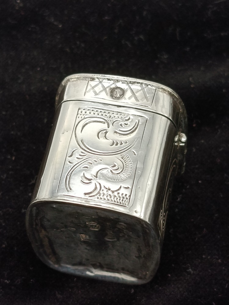 19th Century Dutch Loderein Scent Snuff Solid Silver Repousse Hinged Lid Box