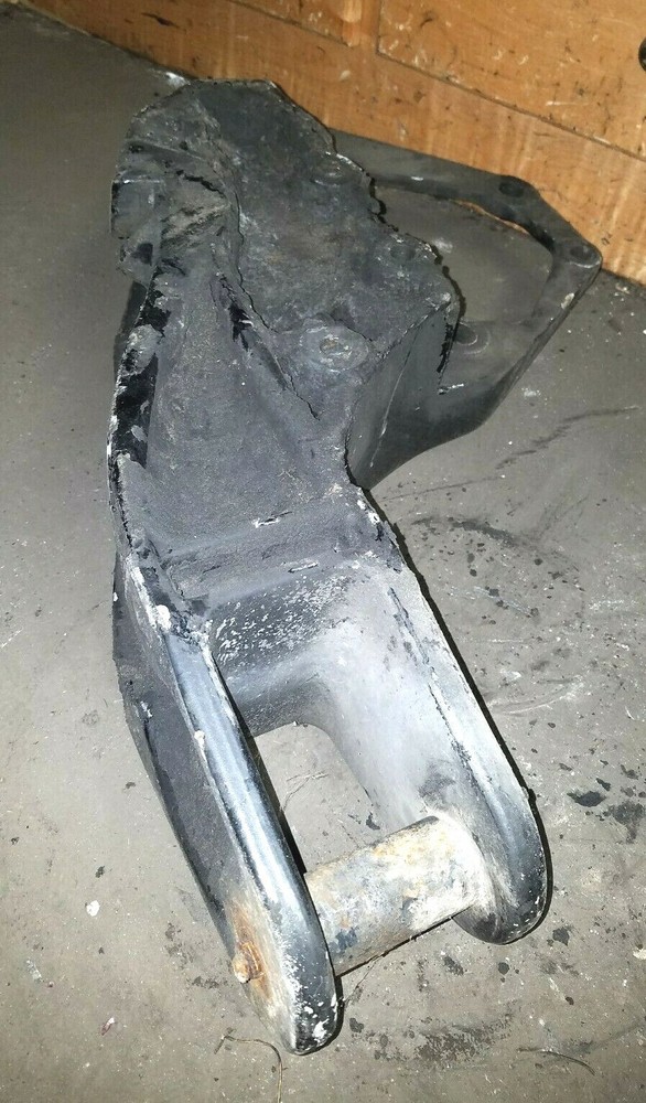 PETERBILT 387 SPRING HANGER 02-04020R