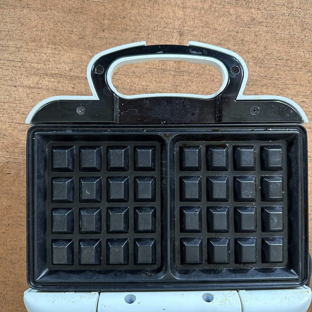 Toastmaster Cool-Touch Belgian Waffle Baker Model TWB2 Waffle Maker