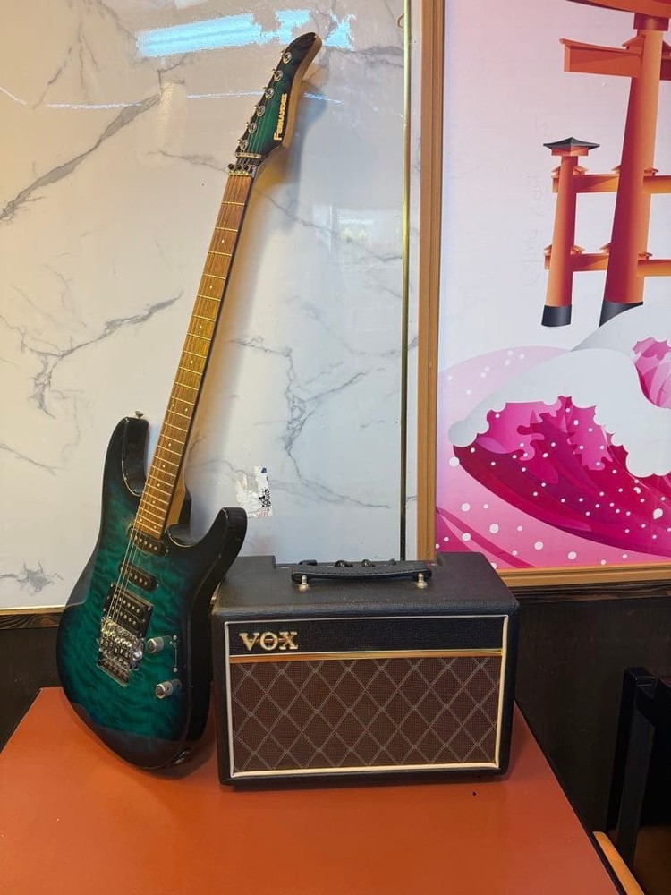 Fernandes electric guitar gradation blue