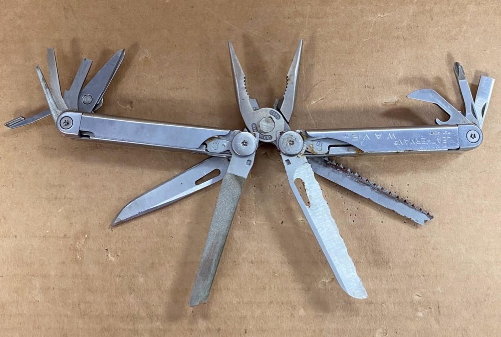 VINTAGE LEATHERMAN WAVE MULTI-TOOL.