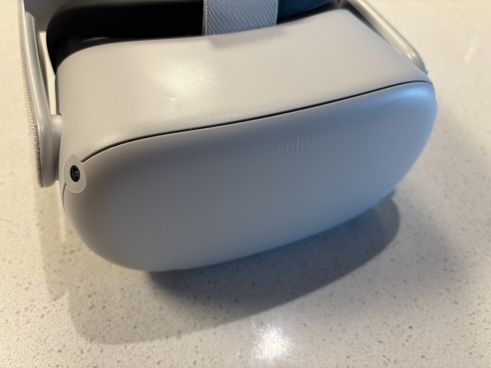 ***Excellent*** Meta Oculus Quest 2 128GB VR Headset W/Controllers