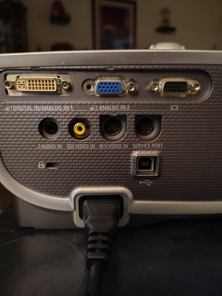 CANON X600 Projector 4000 Lumen