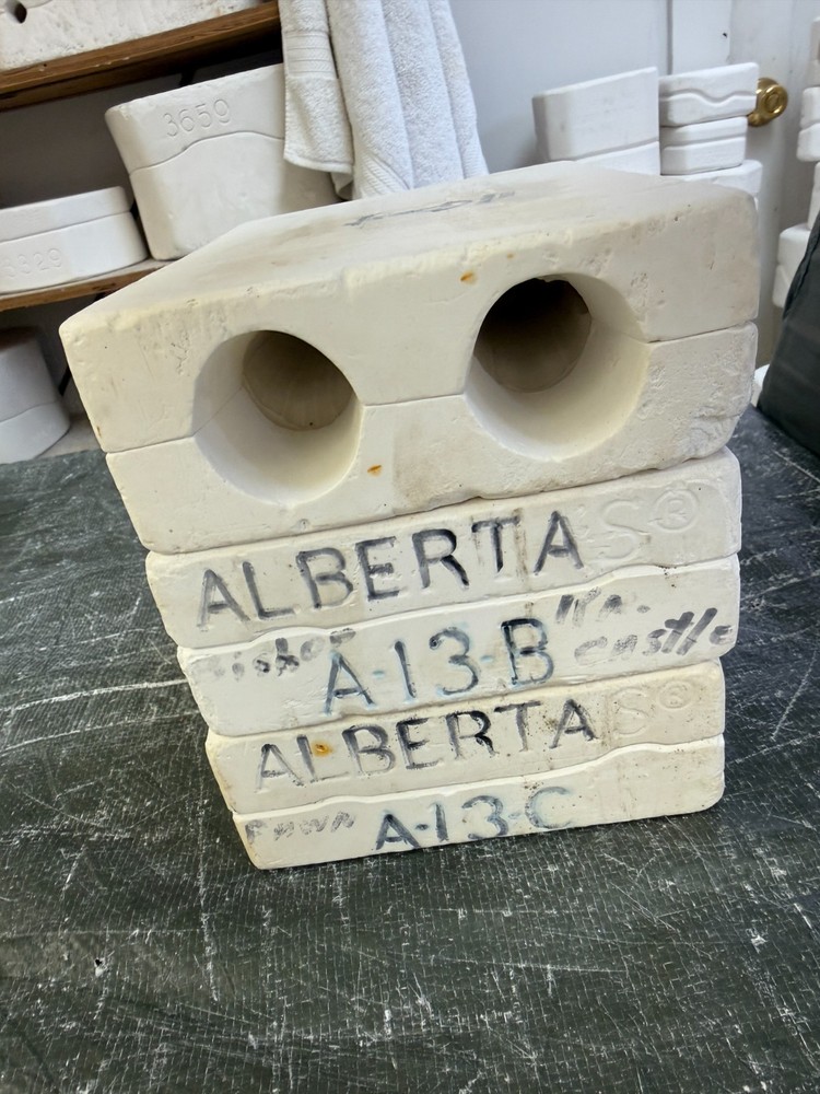 VINTAGE ALBERTA CERAMIC MOLD #A-13 A/B/C CHESS SET