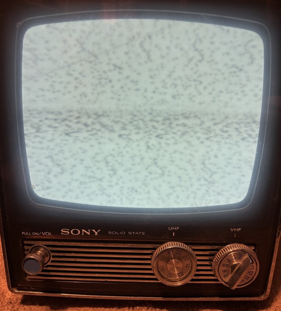 Vintage Sony Solid State Portable TV Model TV-950A- Works Had Side Damage