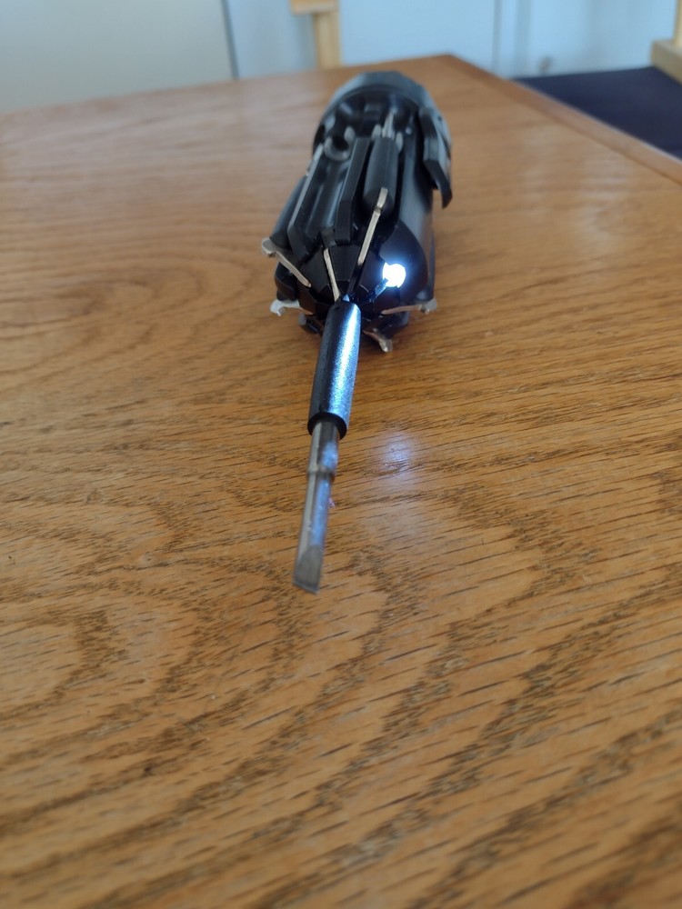 Leed's Led Light Multitool Seven Screw Drivers Two Lights Tested