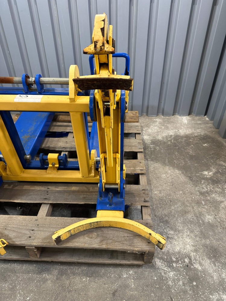 Vestil FMDL-2 Double Eagle Beak Fork-Mounted Drum Lifter Attachment (Used)