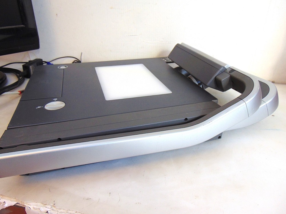 Elmo Visual Presenter Projector Model P100 - With Remote-Works Good - S7089