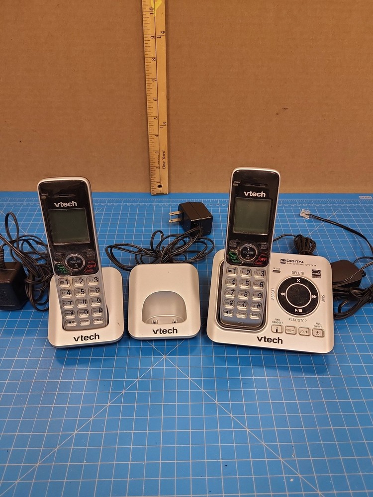 VTech Cordless Phone System 2 Handsets Answering Machine CS6929-1 Base Charger