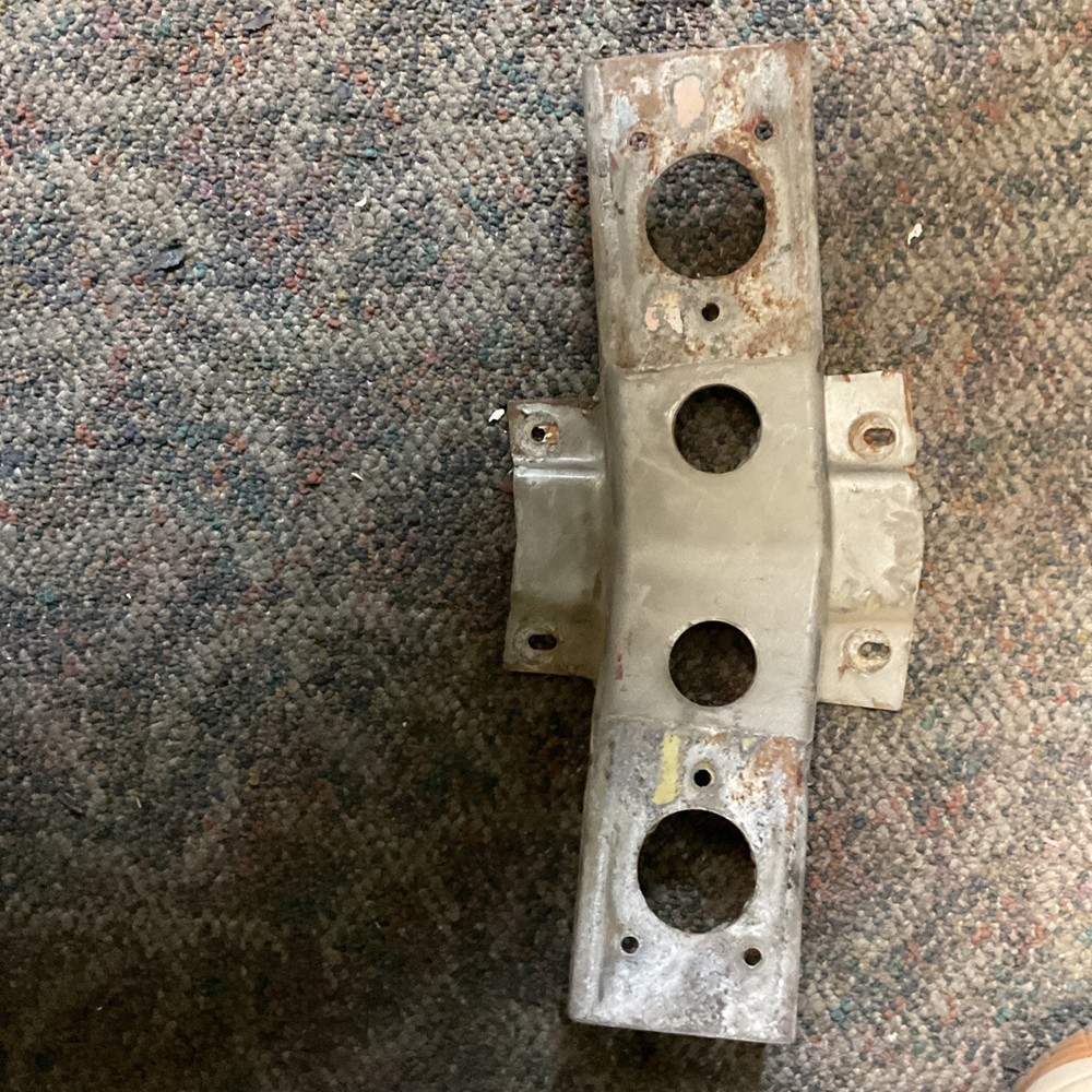 PETERBILT HOOD BRIDGE BRACKET - 13-04757