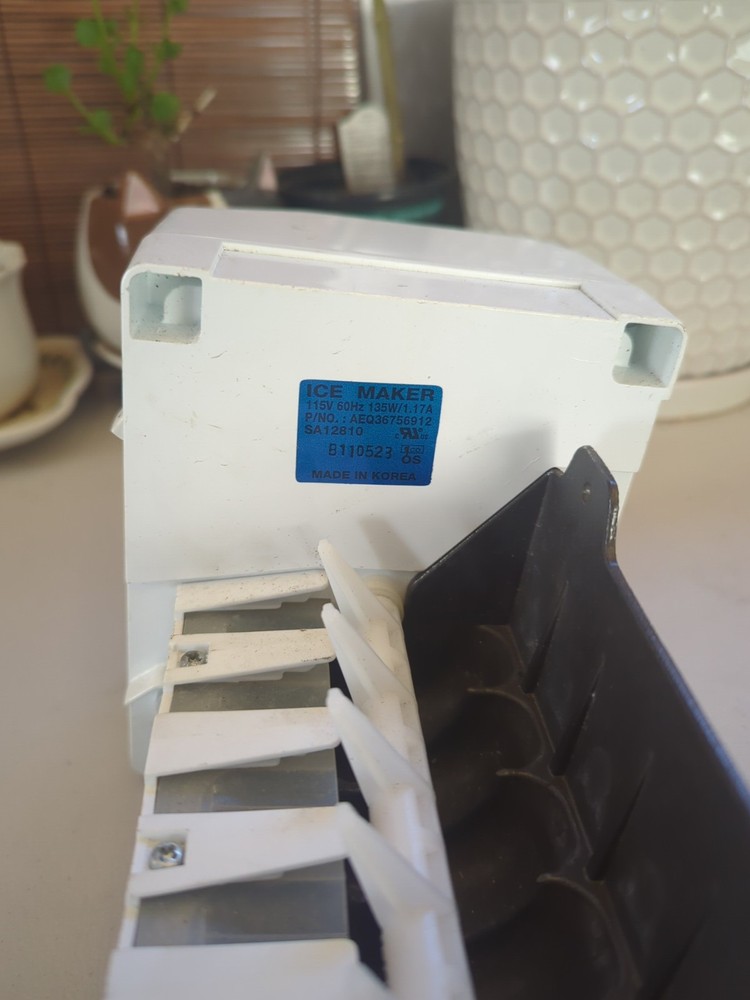 LG AEQ36756912 Refrigerator Ice Maker