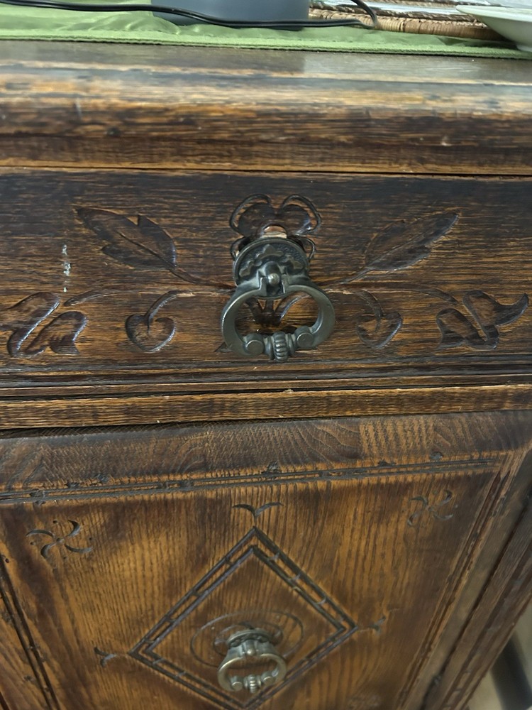 Feudal Oak Dining Room Set
