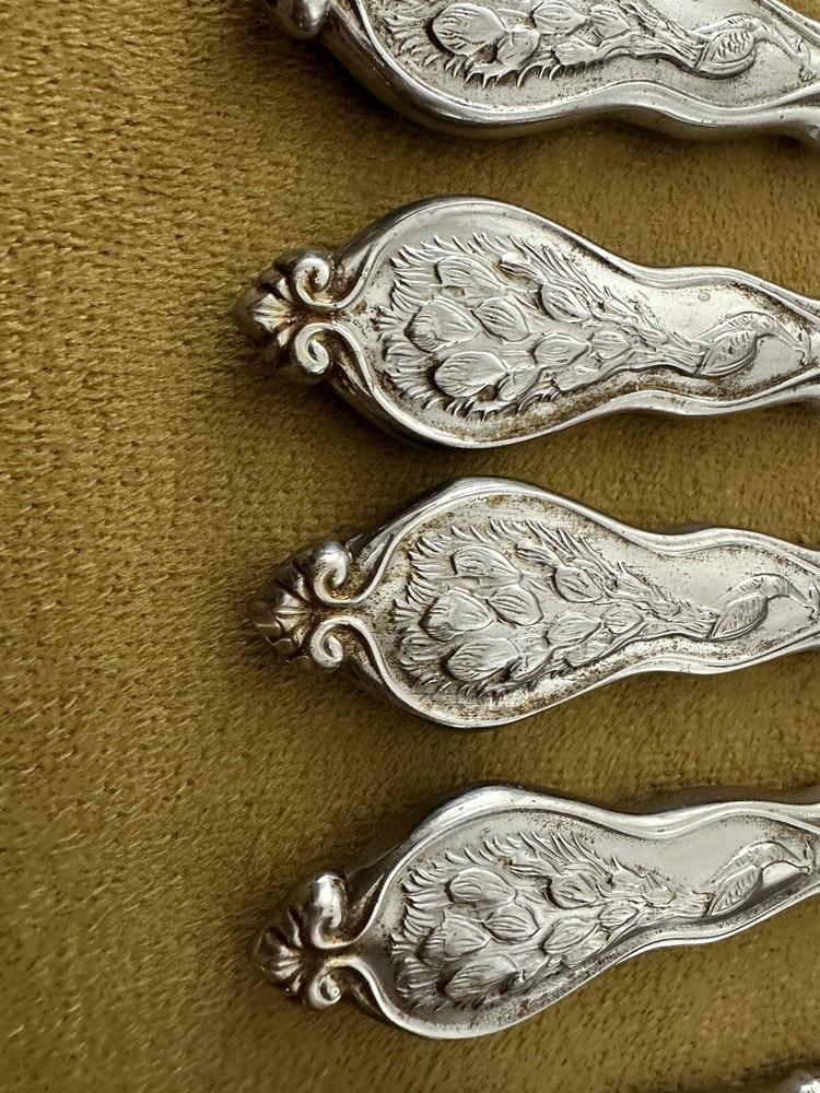 Wallace 1810 Stainless Peacock Pattern (8) Dinner Knives - (blade Flaws)