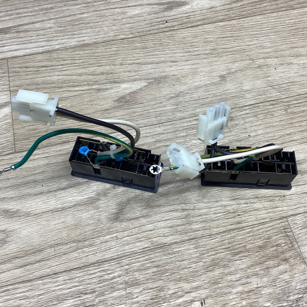 LOT 2 APC REPLACEMENT RECEPTACLES OUTLETS #813L63