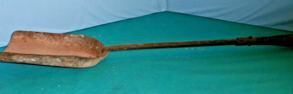 ASHES - IRON SHOVEL - WITH A LONG LOOP HANDLE - AGE RUSTED