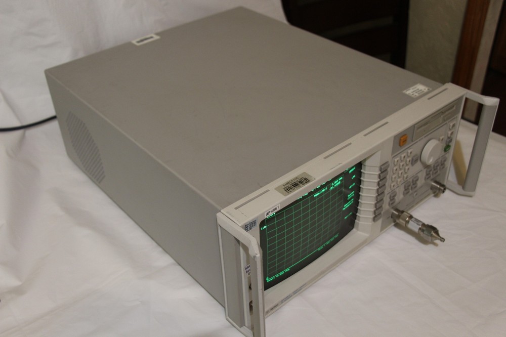 Agilent 8712ET 300Khz - 1300Mhz RF Network Analyzer