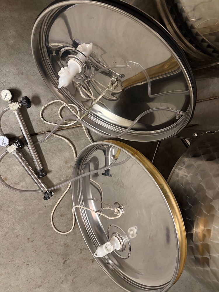 300 L stainless steel variable capacity tanks