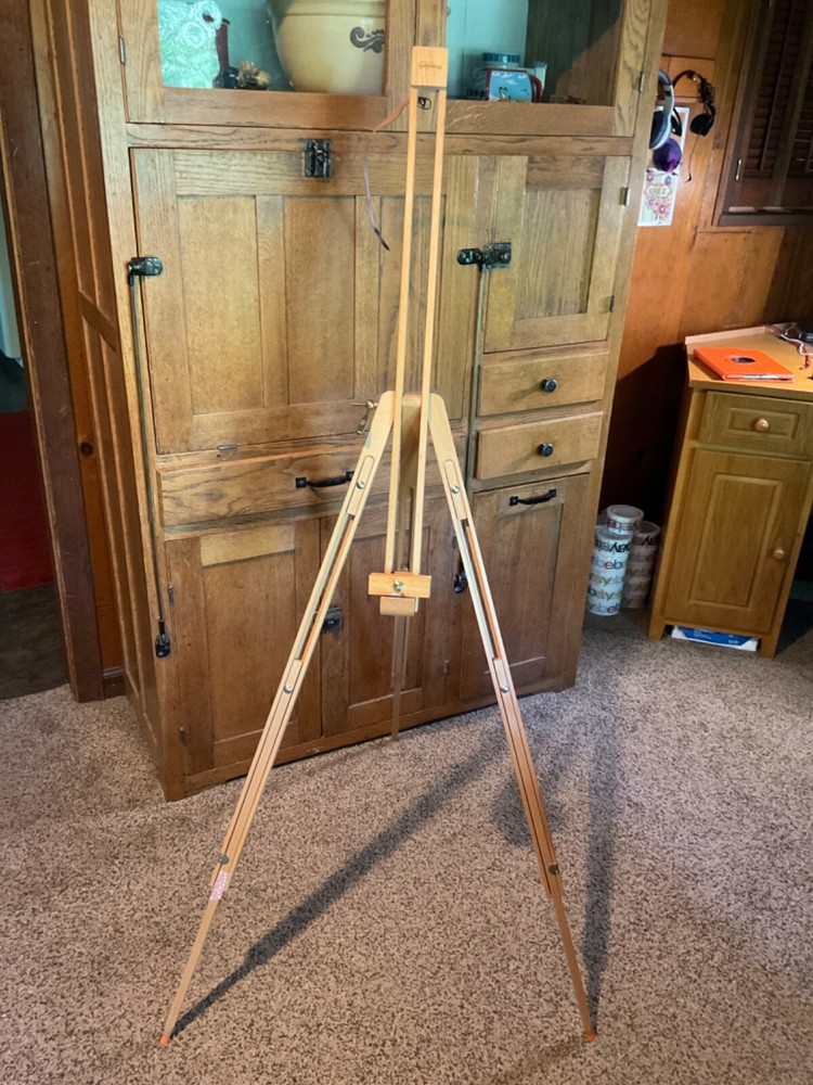Pre Owned Wooden Premiere by Nicole Easel.