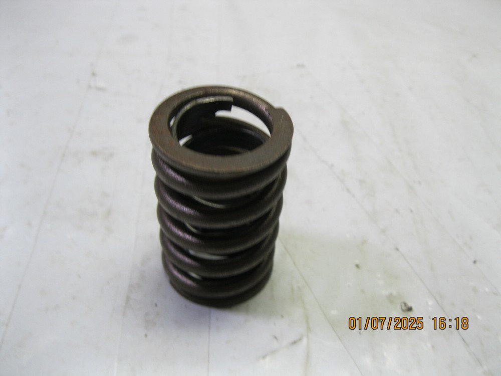3 Engine Valve Springs Sealed Power VS-727 (3 pack)