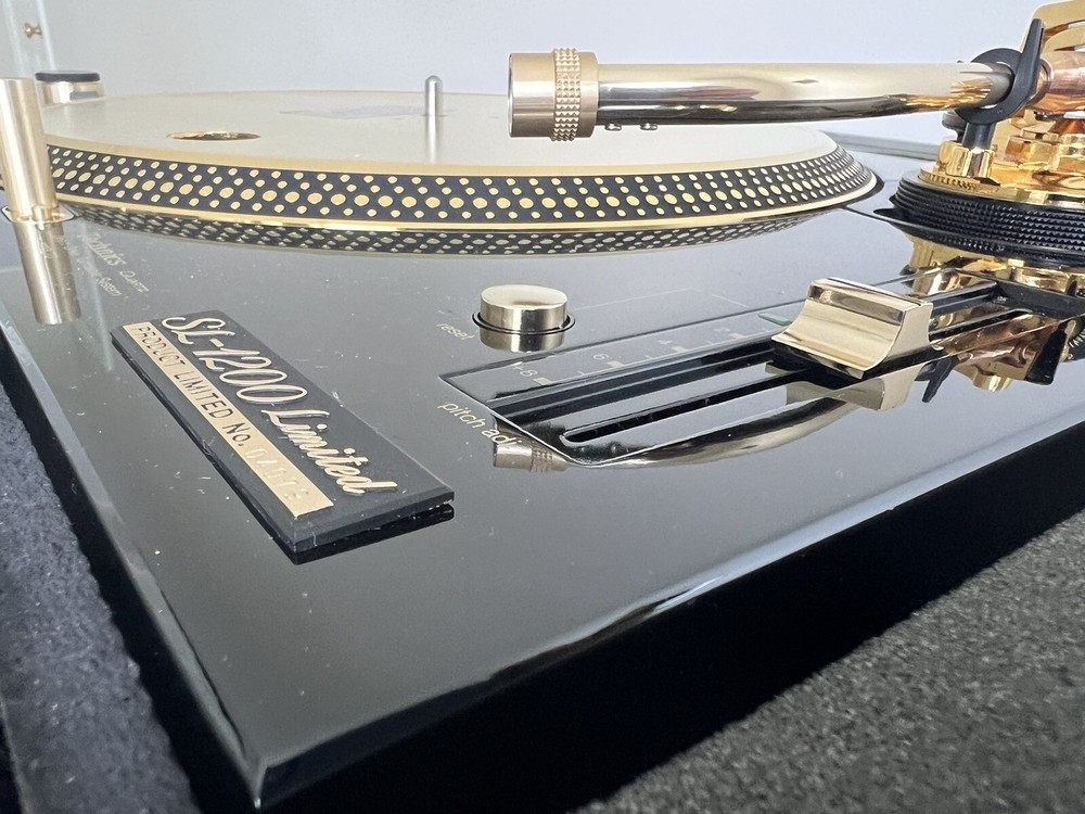 TECHNICS SL-1200 LTD Limited Gold Edition (open box)