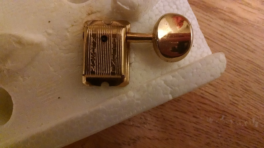 Pre CBS gold single Kluson tuner