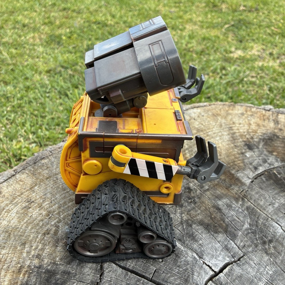 2008 Thinkway Toys Disney Pixar WALL-E interactive robot-no remote - Works