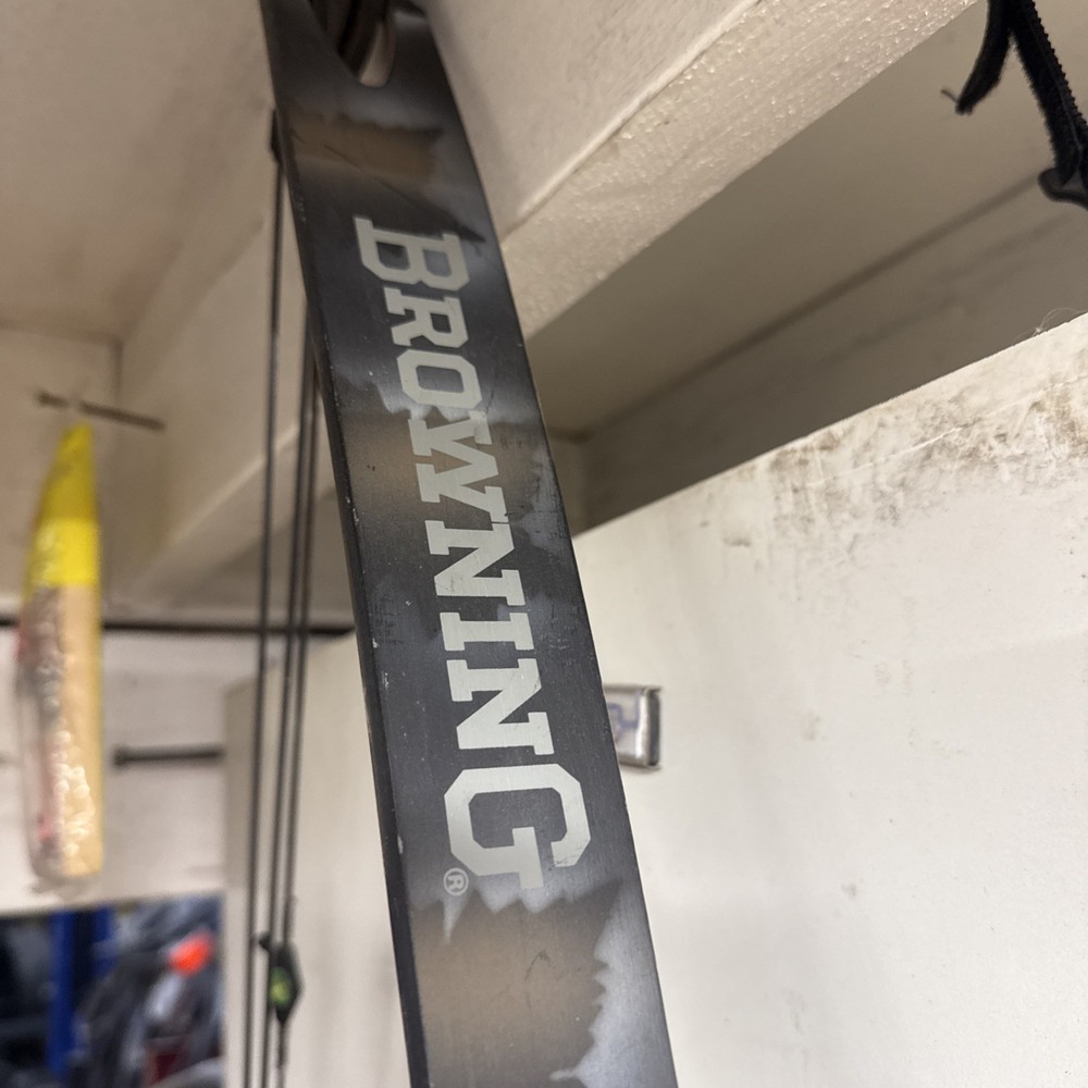 Vintage Browning Legacy Compound Bow LE4A 50# RH Pull 35"