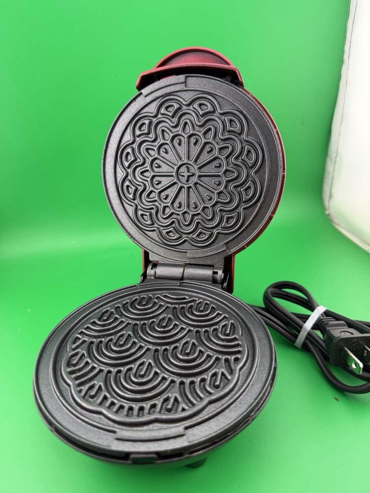 Dash 4 In. Pizzelle Mini Waffle Maker. Red