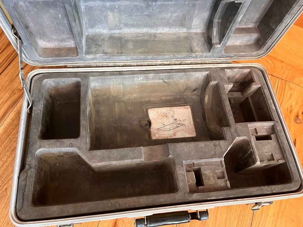 Laser Alignment Laser Beacon model 3900 With Case UNTESTED