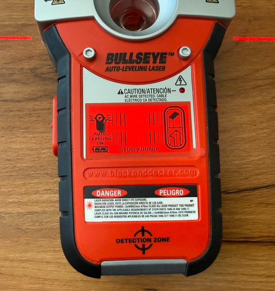 Black & Decker BDL190S Bullseye Auto Leveling Laser Level with Stud Finder Tool