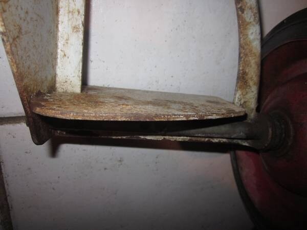 ANTIQUE VINTAGE HUFFY BICYCLE IRON TRAINING WHEELS