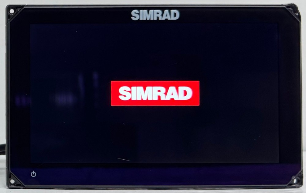 Simrad NSX 9 Chartplotter GPS | C-MAP MFD Display NXS 3009