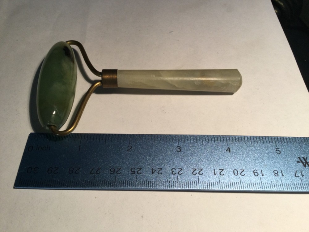 WHITE JADE GREEN JADE ROLLER