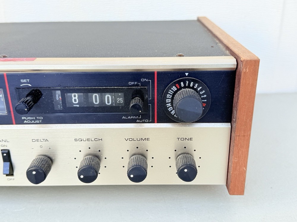 Vintage Courier Conqueror II CB Transceiver Radio Powers On Untested
