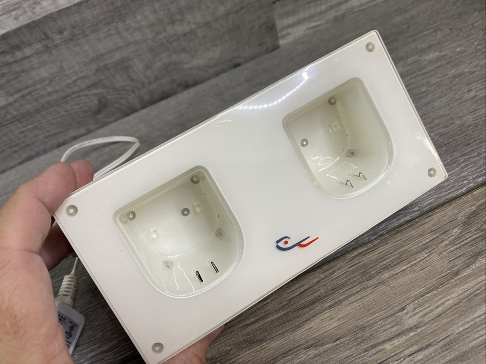 Rocketfish Gaming Wii Remote Charging Dock