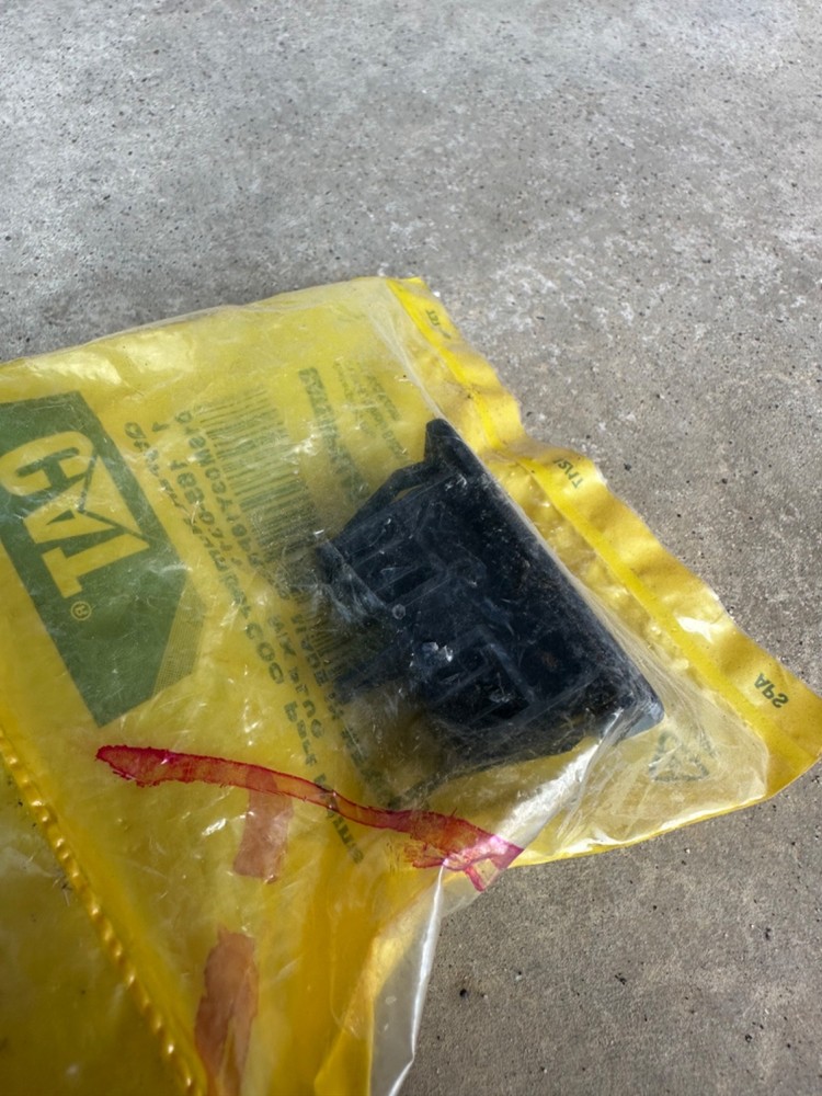 CAT 165-0311 Rocker Switch Plug