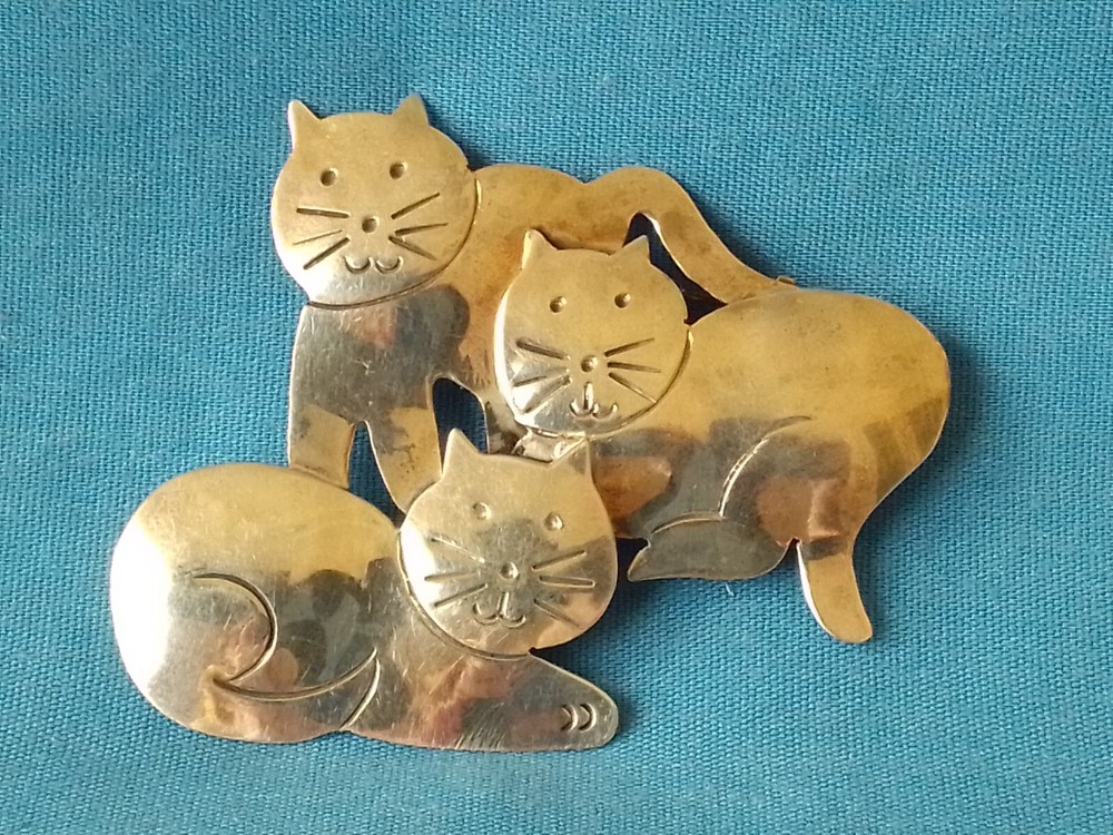 925 Sterling Silver brooch. Cats. Mexico 2000.