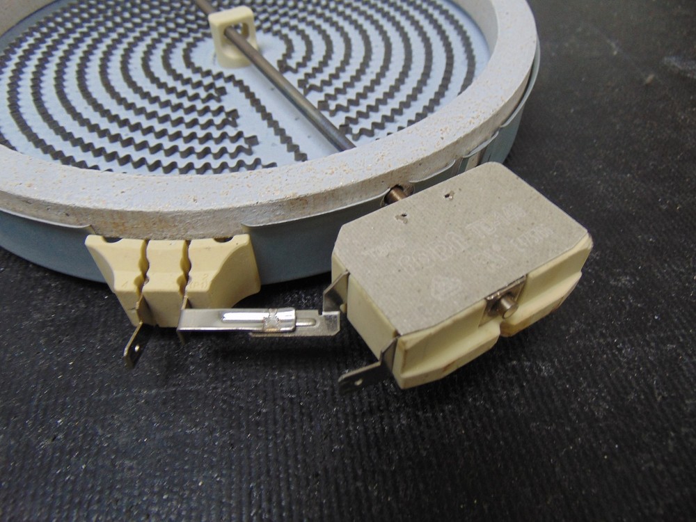 Element Range EER34MSCB 8" Surface Element JT200112