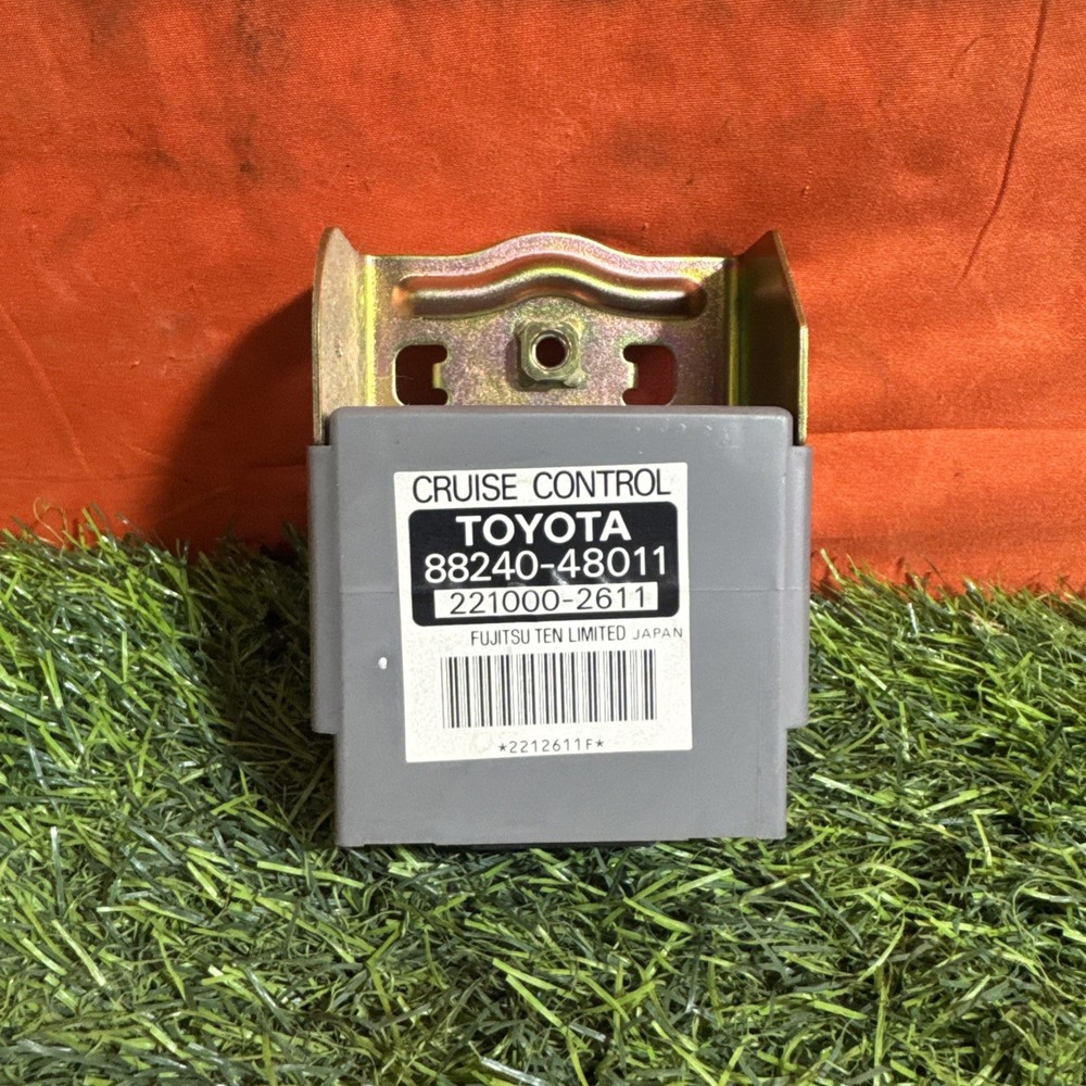 1999-2000 Lexus RX300 Cruise Control Computer Module OE 88240-48011