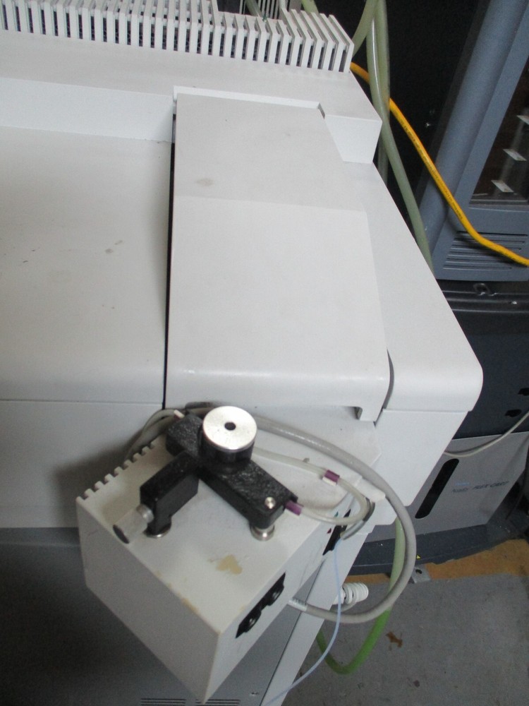Perkin Elmer Lambda 25 UV/Vis Spectrometer