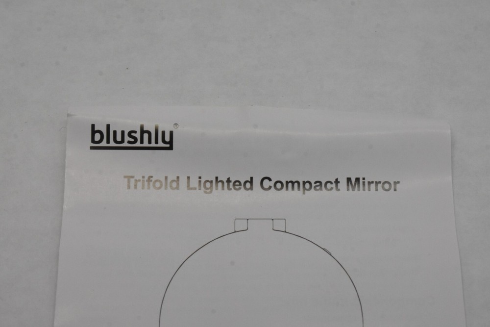 Blushly Trifold Lighted Compact Mirror LED Magnification Compact Mirror Pink