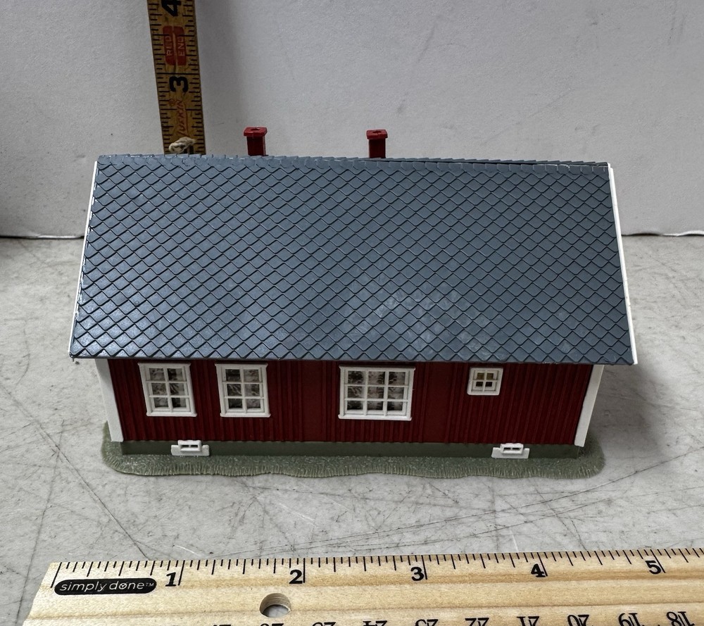 FALLER HO SWEDISH HOUSE RED PRE -BUILT