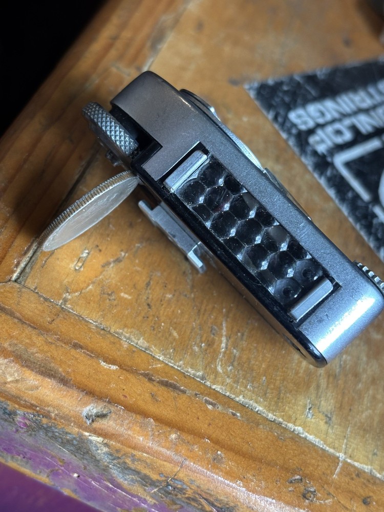 Leica MC Meter , working! Reacting to light.