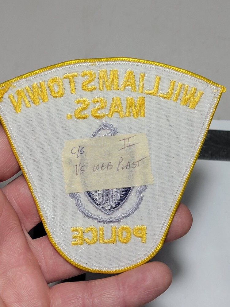 Bin1 B10 Police Patch Massachusetts Williamstown