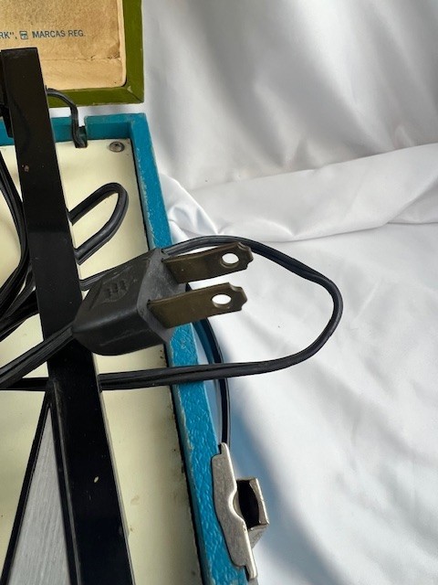 Vintage Columbia Masterwork Solid State Model M-2201 Travel Record Player