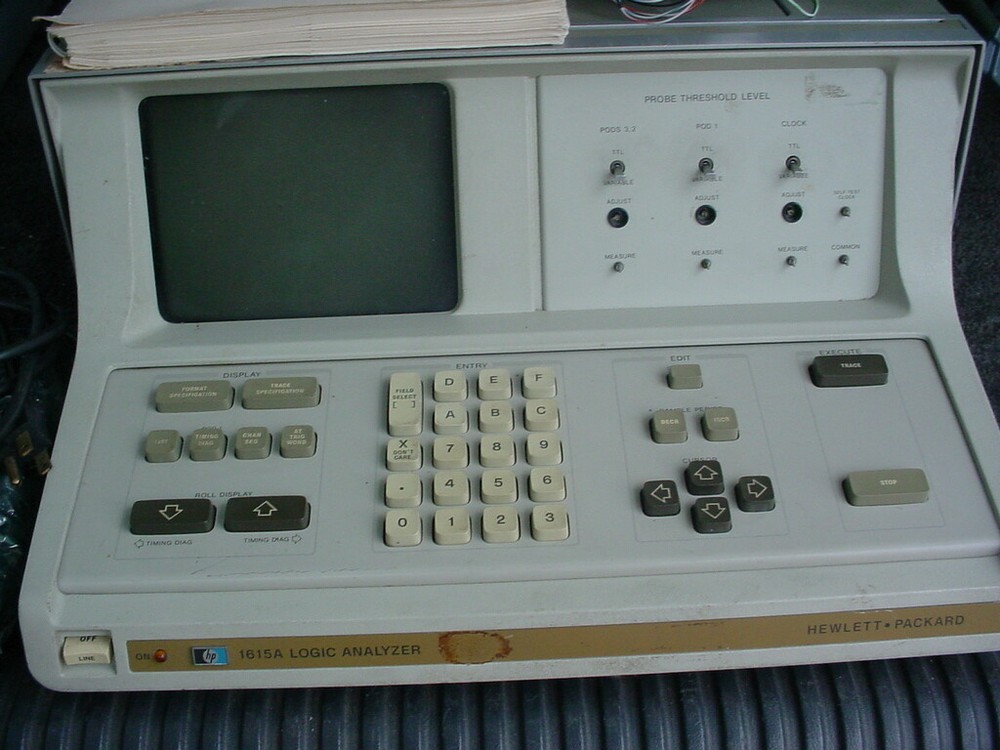 HP 1615A Logic Analyzer with Pods and manual