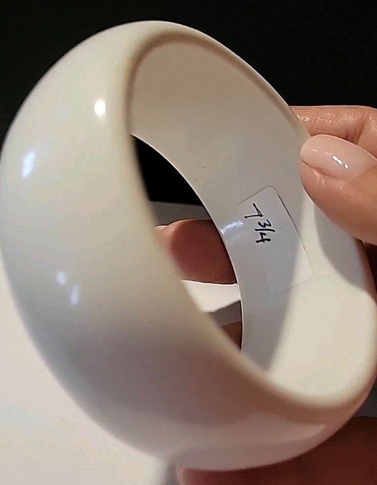 White Plastic 7.75 Bangle Bracelet