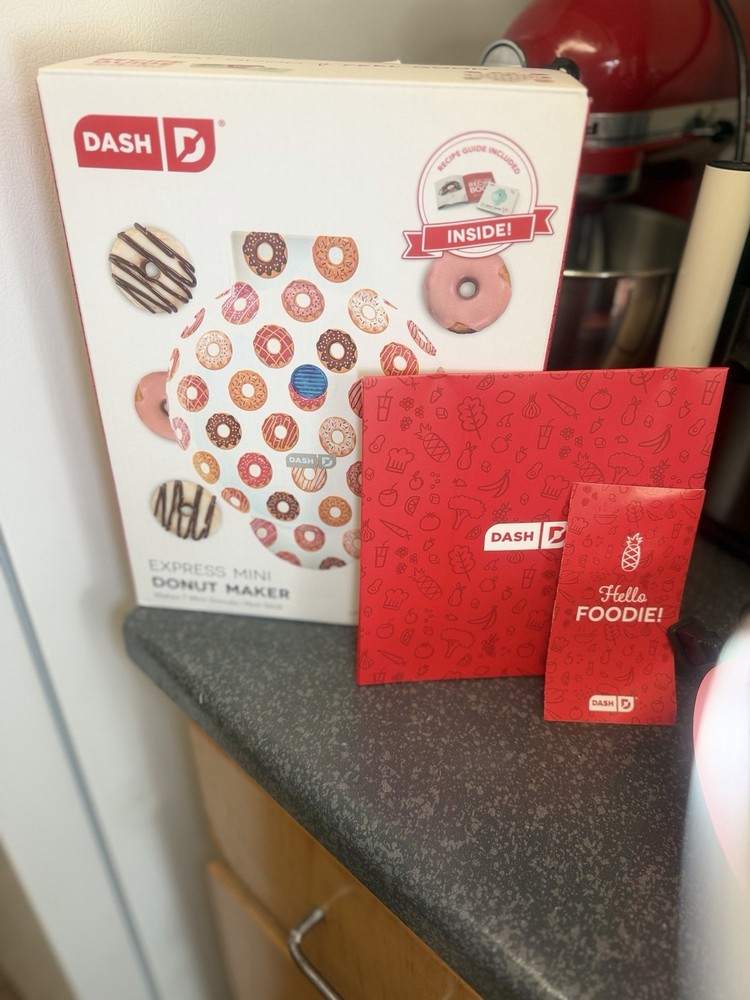 DASH Express Mini Donut Maker Non-Stick 7 Compartments White Multicolor Electric